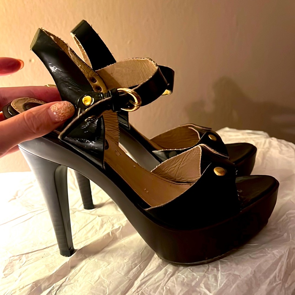 Charles Albert heels size 6